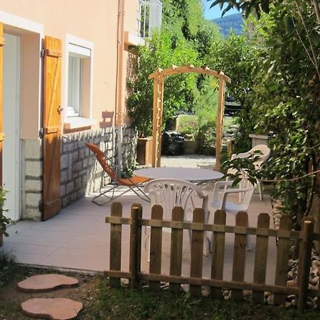 T2 Refait A Neuf Avec Petit Jardin Et Parking Apartment Millau Luaran gambar