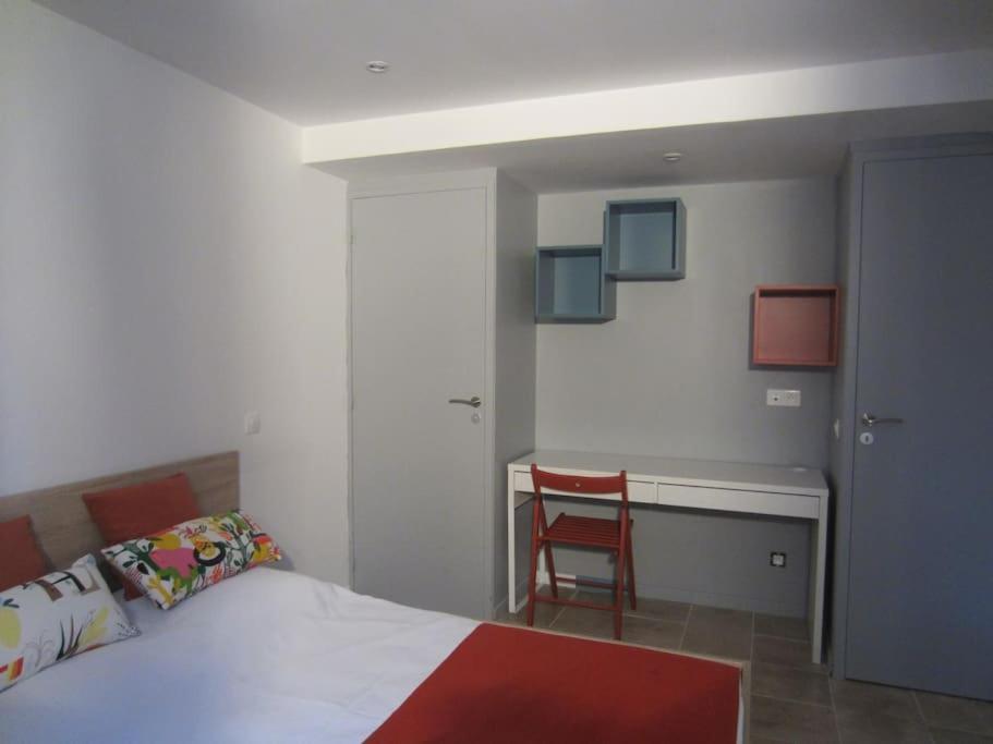T2 Refait A Neuf Avec Petit Jardin Et Parking Apartment Millau Luaran gambar